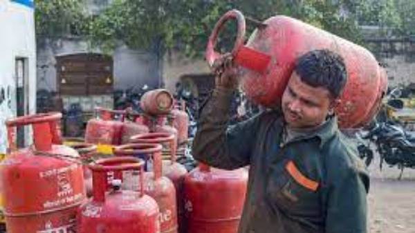 ఒక్కో సిలిండర్ పైన రూ 100 వరకు పెంపు