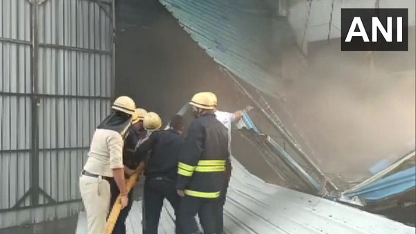 శరవేగంగా మంటలు..