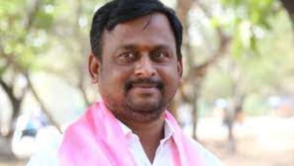 తొలిరోజు నామినేషన్లు దాఖలు చేసిన గెల్లు .. చివరి రోజు ఈటల, బలమూర్ వెంకట్ తొలిరోజు నామినేషన్లు దాఖలు చేసిన గెల్లు .. చివరి రోజు ఈటల, బలమూర్ వెంకట్