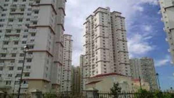  ముఖం చూడకూడదని గోడ కట్టేశారు