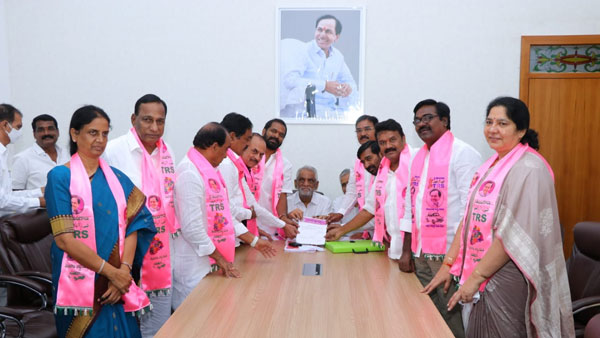 నామినేషన్ వేసిన మంత్రులు నామినేషన్ వేసిన మంత్రులు
