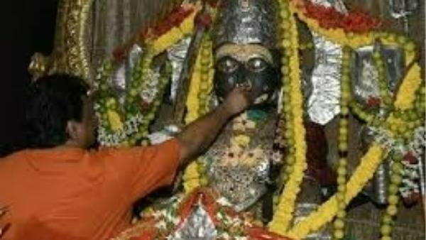 భారీ ర్యాలీకి పోలీసుల బ్రేక్ .. తెలంగాణా రక్త చరిత్ర తీస్తున్న కొండా మురళి