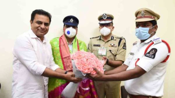 Telangana:In a Good Gesture IT Minister KTR appreciates the Traffic SI and constable,Know why Telangana:In a Good Gesture IT Minister KTR appreciates the Traffic SI and constable,Know why