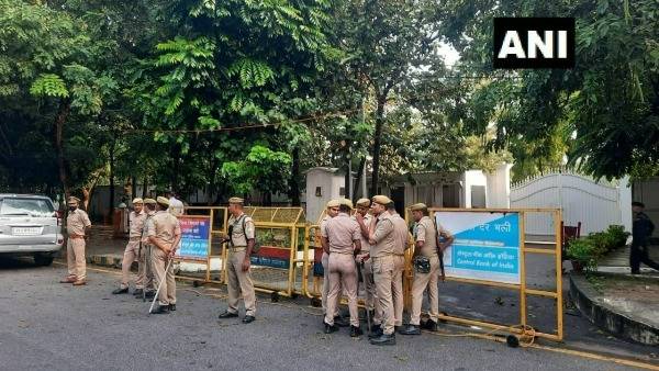 లఖింపూర్ ఖేరిలో ప్రతిపక్షాల పర్యటనను అడ్డుకుంటున్న యూపీ సర్కార్ 