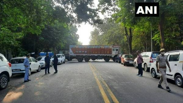 అడ్డుకున్న రైతులు..