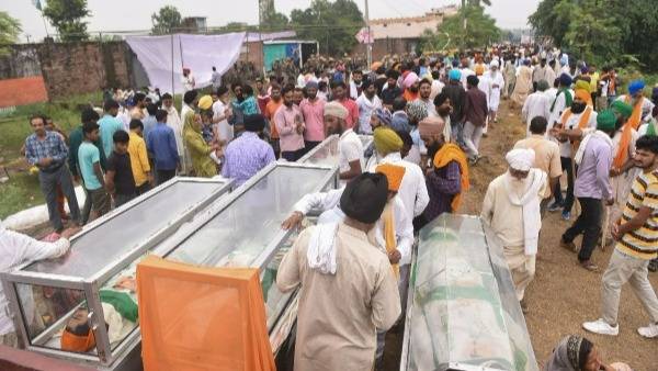 ఘటనకు బాధ్యులను అరెస్ట్ చెయ్యాలని రైతు సంఘాల డిమాండ్ 