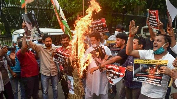 యూపీ ప్రభుత్వంతో రైతు సంఘాల చర్చలు .. 45 లక్షల పరిహారం ఇస్తామన్న యూపీ సర్కార్ 