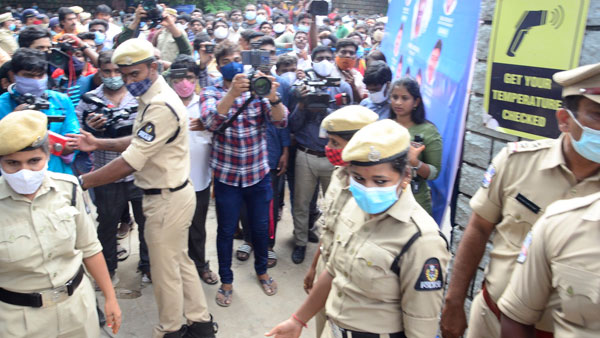 కౌంటింగ్ హాల్ లో అంతా ఉత్కంఠ భరితంగా