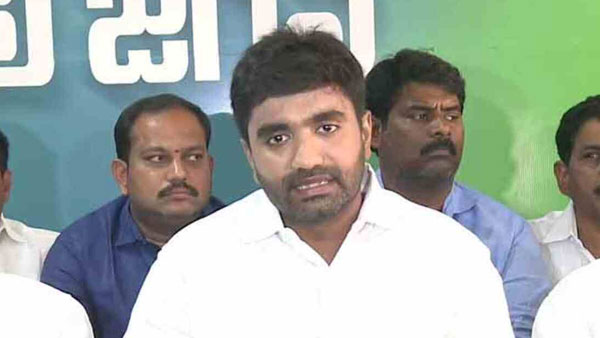పట్టాభి మురికి కాలవలో తిరిగే పంది అనగలం