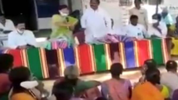 చీరలు తీసుకోకుంటే పొండి అంటూ మహిళలపై ఆగ్రహం, లేచి వెళ్ళిపోయిన మహిళలు చీరలు తీసుకోకుంటే పొండి అంటూ మహిళలపై ఆగ్రహం, లేచి వెళ్ళిపోయిన మహిళలు