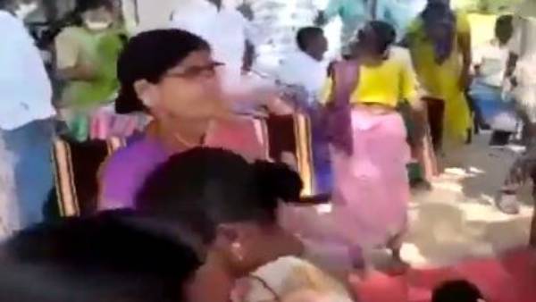 చీరలు తీసుకోని వాళ్లకు పెన్షన్లు ఆపాలని ఆదేశం .. శాపనార్ధాలు పెట్టిన మహిళలు చీరలు తీసుకోని వాళ్లకు పెన్షన్లు ఆపాలని ఆదేశం .. శాపనార్ధాలు పెట్టిన మహిళలు