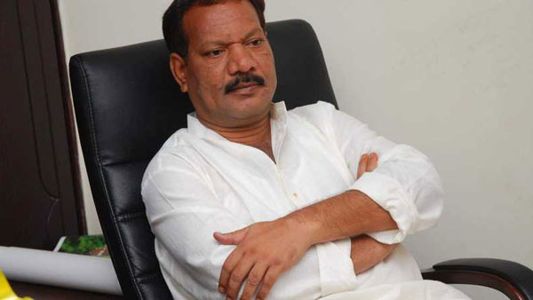 ప్రశ్నిస్తే నోటీసులు ఇస్తారా : ప్రత్తిపాటి పుల్లారావు ప్రశ్నిస్తే నోటీసులు ఇస్తారా : ప్రత్తిపాటి పుల్లారావు