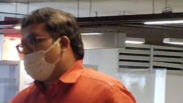 రాజకీయాల్లో పెనుదుమారం..