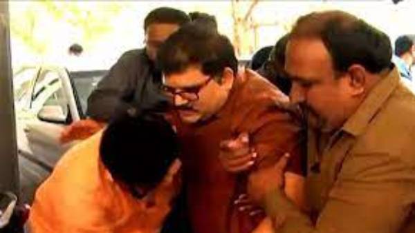 ఇద్దరు అధికారుల పై వేటు వేస్తూ