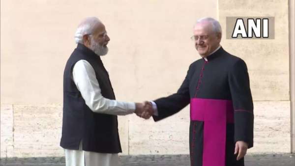PM Narendra Modi arrives at the Vatican City to meet Pope Francis