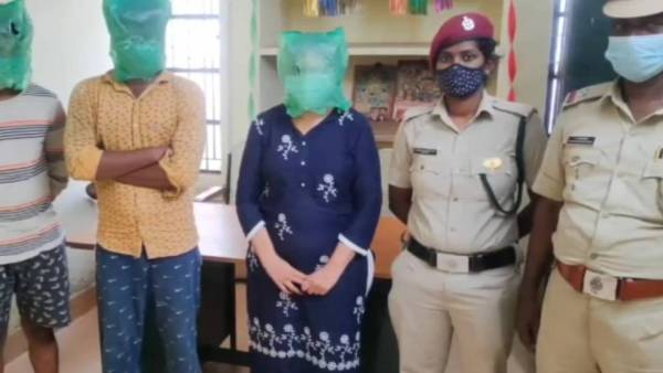 మసాజ్ సెంటర్ లో 17 ఏళ్ల అమ్మాయి మసాజ్ సెంటర్ లో 17 ఏళ్ల అమ్మాయి