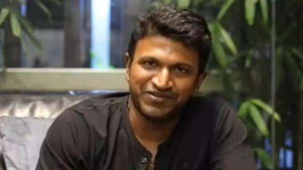 పెదనాన్నతో ఫోన్‌లో 