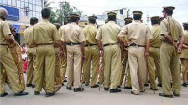  బెంగళూరులో భార్య అండ్ కో అరెస్టు