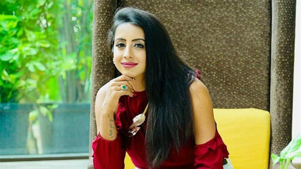 నటి రివర్స్ కేసు