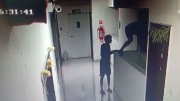 అర్దరాత్రి రూమ్ కు వెళ్లాలని ?