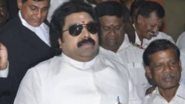 సీన్ సిడేల్..... తన్నితరిమేసిన అమ్మ