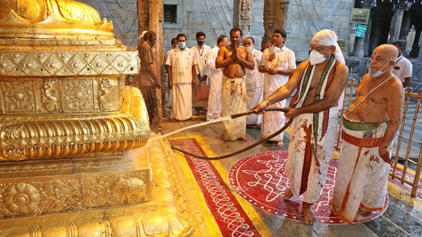 సంవత్సరంలో నాలుగుసార్లు