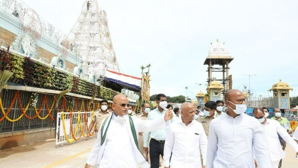  సీఎం ప్రోగ్రామ్ క్లిప్పింగ్స్ పరిశీలించిన టీటీడీ ఈవో