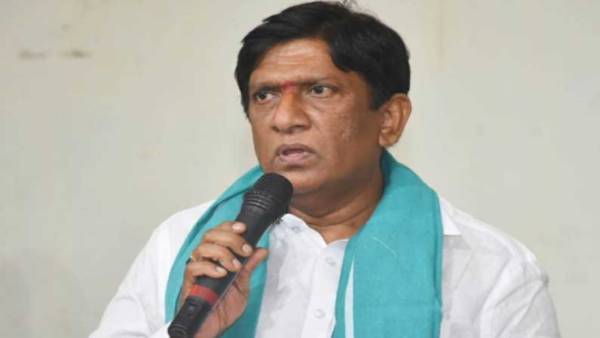 కేంద్రం రైల్వే ప్రతిపాదనలు రద్దు చేస్తే బండి సంజయ్ ఏం చేస్తున్నారు?