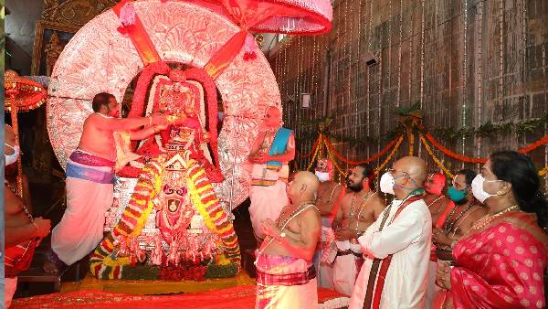 శ్రీవారికి, అమ్మవారికి ప్రత్యేక మాలలు