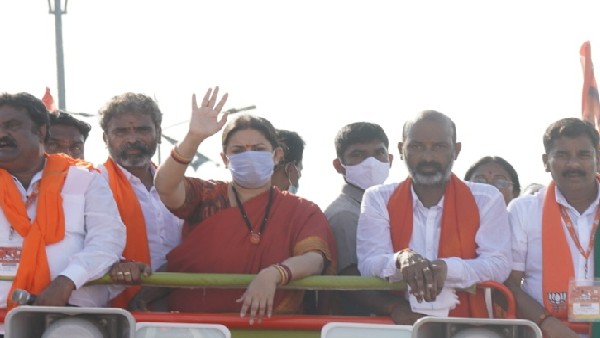 Smriti Irani fires on corrupt rule of KCR in bandi sanjay praja sangrama yatra conclusion meeting