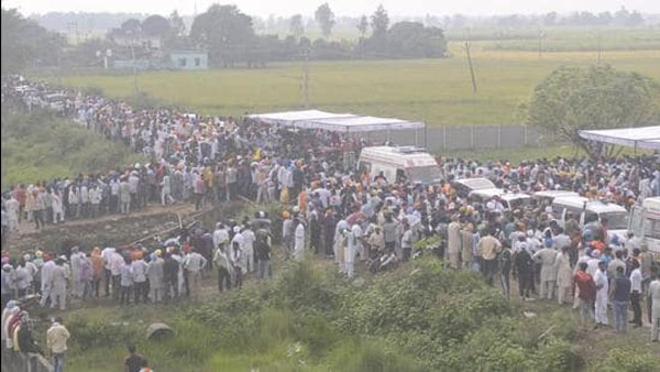 ఆశిష్ మిశ్రాపై చర్యలు తీసుకునే వరకు దహనం చెయ్యమన్న లవ్ ప్రీత్ సింగ్ కుటుంబం ఆశిష్ మిశ్రాపై చర్యలు తీసుకునే వరకు దహనం చెయ్యమన్న లవ్ ప్రీత్ సింగ్ కుటుంబం