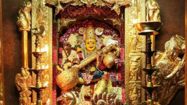 vijayawada kanakadurga as saraswati devi on mula nakshatram day, police stop mp kesineni convoy