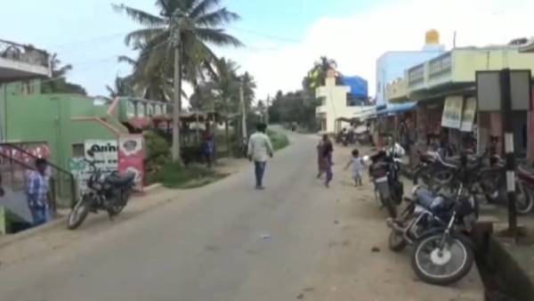 10 ఏళ్ల తేడా ఉండటంతో ఎవ్వరికి డౌట్ రాలేదు 10 ఏళ్ల తేడా ఉండటంతో ఎవ్వరికి డౌట్ రాలేదు