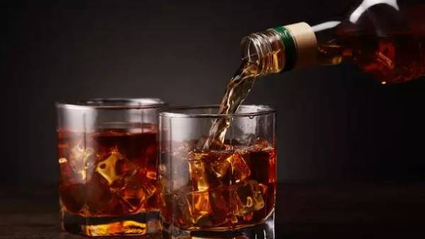 యధాతధంగా మద్యం దుకాణాలు