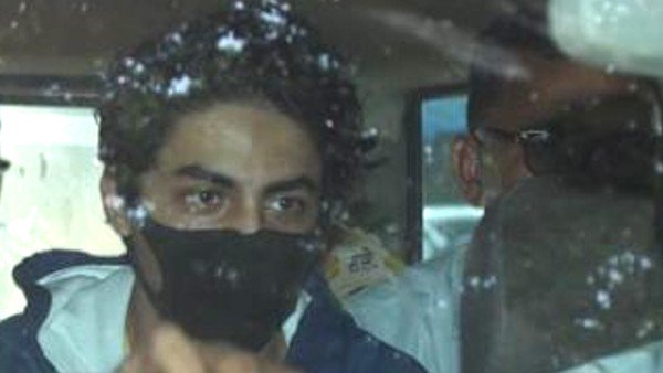 జైలుకు చేరని రిలీజ్ ఆర్డర్స్ .. మరో రాత్రి ఆర్యన్ ఖాన్ జైల్లోనే 