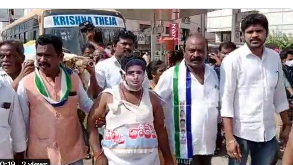 నారా లోకేష్ను బలవంతంగా రుద్దే ప్రయత్నం.. నారా లోకేష్ను బలవంతంగా రుద్దే ప్రయత్నం..