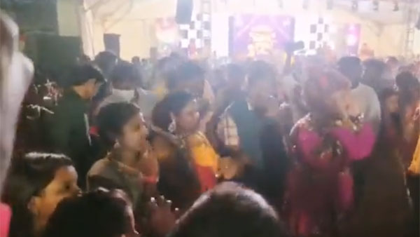 దాండియా ఆట..పాటలతో సందడి