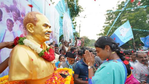 కొలువులు ఏవీ కొలువులు ఏవీ