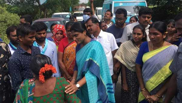 మన్సాన్ పల్లి వద్ద మధ్యాహ్న భోజన విరామం.. మన్సాన్ పల్లి వద్ద మధ్యాహ్న భోజన విరామం..