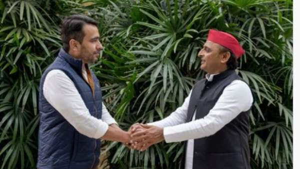 Alliance Done: Rashtriya Lok Dal Chief Shares Pic With Akhilesh Yadav Alliance Done: Rashtriya Lok Dal Chief Shares Pic With Akhilesh Yadav