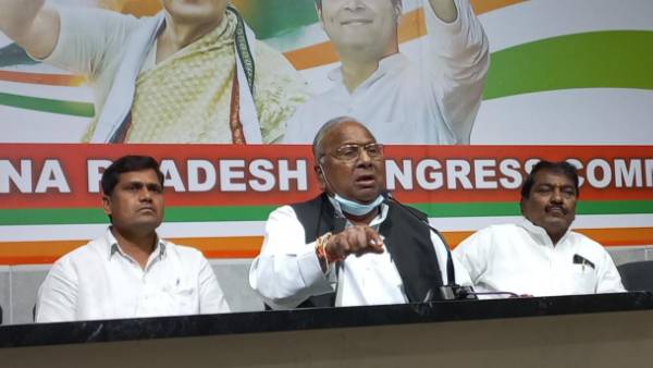  ఉపసంహరించుకోవడం ఆహ్వానించదగ్గ పరిణామం.. ఇది కాంగ్రెస్ విజయమన్న వీహెచ్