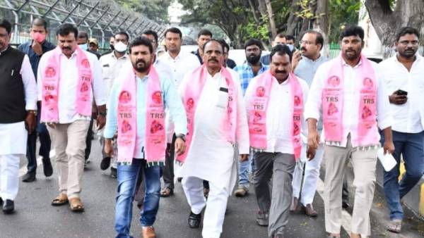  సోషల్ మీడియాలో బీజేపీ తప్పుడు ప్రచారం.. ఫోలీసలకు ఫిర్యాదు చేసిన టీఆర్ఎస్ నేతలు