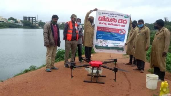  నగరంలోని 30 చెరువుల్లో డ్రోన్ల ద్వారా మందు పిచికారీ.. దోమల నివారణకు బృహత్కర ప్రయోగం..