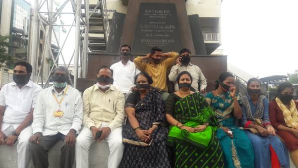 TDP leaders solidarity to Chandrababu!prasuna silent agitation