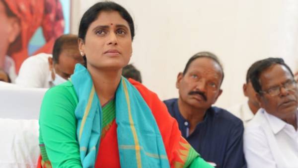 వరి కుప్పల మీదే రైతుల ఆత్మహత్యలు .. కేసీఆర్ చోద్యం చూస్తున్నారన్న షర్మిళ వరి కుప్పల మీదే రైతుల ఆత్మహత్యలు .. కేసీఆర్ చోద్యం చూస్తున్నారన్న షర్మిళ