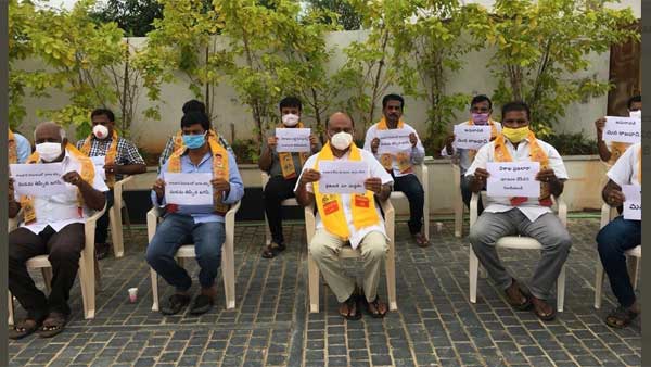 రాజధాని రైతుల మహా పాదయాత్రలో రైతుల తిప్పలు అన్నీఇన్నీ కావు