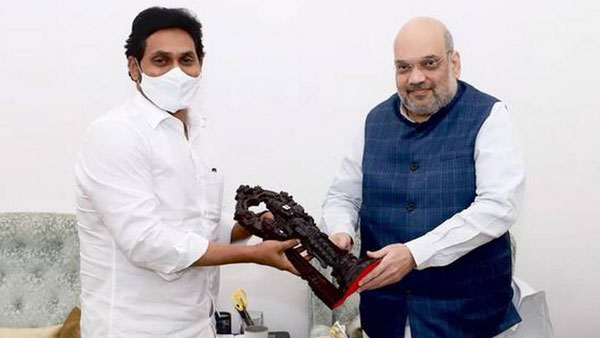 షా సమావేశంలో ప్రత్యేక హోదా - మూడు రాజధానుల ప్రస్తావన షా సమావేశంలో ప్రత్యేక హోదా - మూడు రాజధానుల ప్రస్తావన
