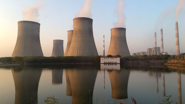 ఢిల్లీకి అధికారుల పరుగులు