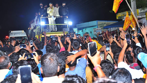 వరద బాధితుల కోసం రంగంలోకి దిగిన టీడీపీ