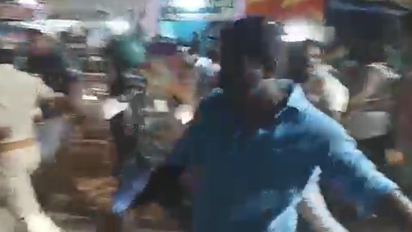 నల్గొండ జిల్లాలో ఐకేపీ కేంద్రాల వద్ద రైతుల బాధలు విన్న బండి సంజయ్ .. సర్కార్ పై ఫైర్ 